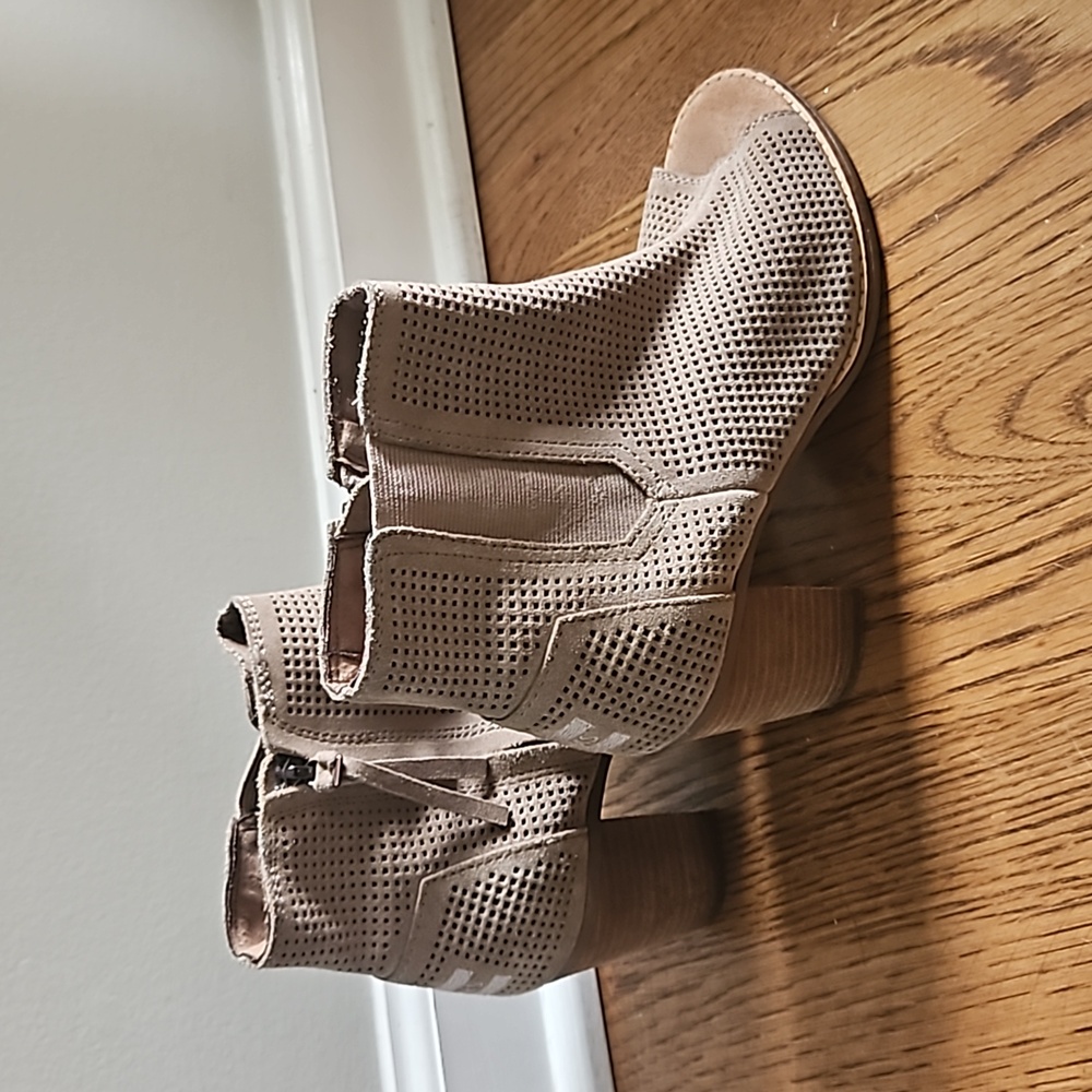 Toms Tan  Majorca Womens Open Toe Heeled Boots. Size 7.5.